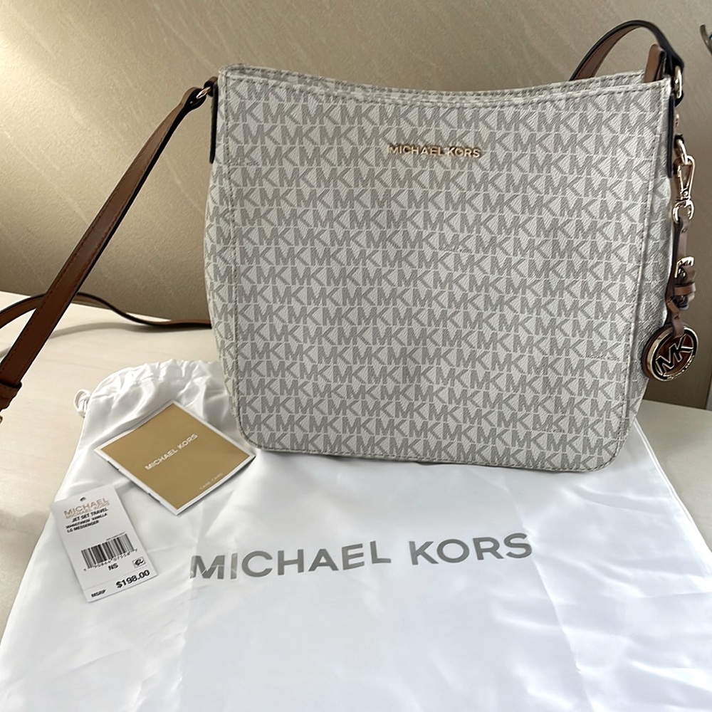 Michael Kors Jet Set Vanilla - Large Messenger Crossbody